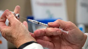 Eroare la vaccinare. O persoană vaccinată cu Pfizer, a primit a două doză de la Moderna