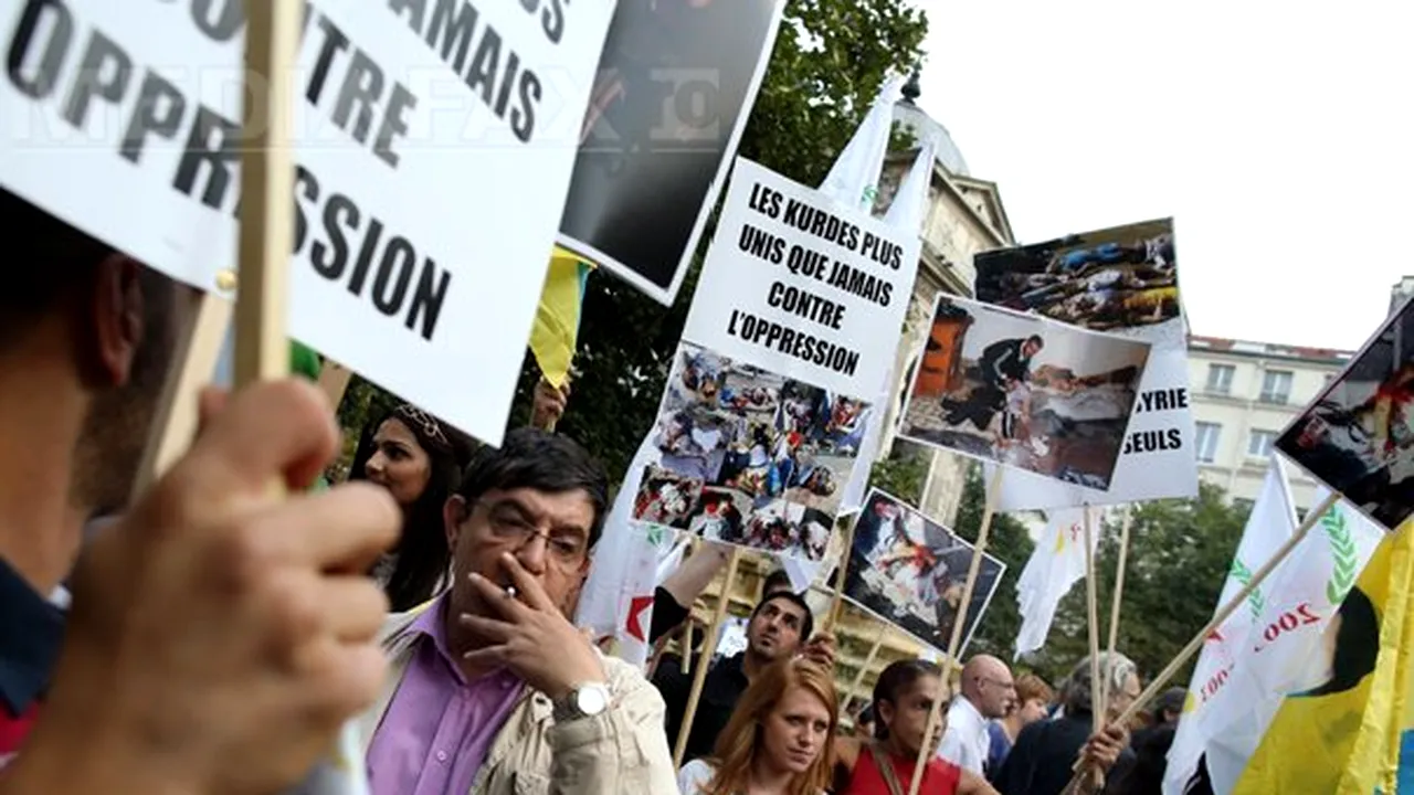 Sute de persoane au manifestat la Paris împotriva unei acţiuni militare în Siria