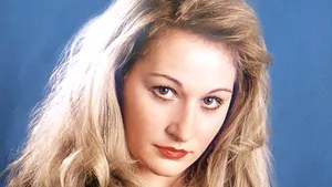 Sicriul cu trupul neînsufleţit al sopranei Roxana Briban, transportat la capela bisericii Herăstrău