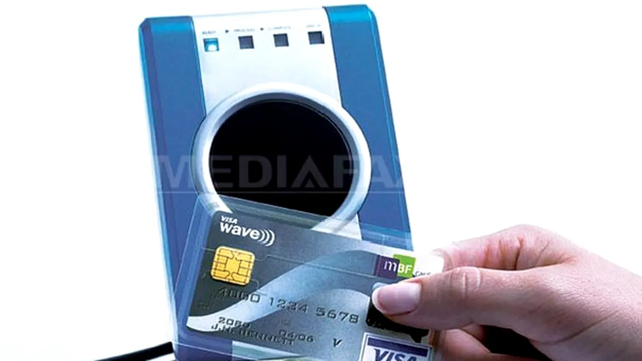 Cardurile „contactless” aduc în România comerţul viitorului