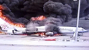 Un avion a luat foc după aterizarea în Japonia (VIDEO)