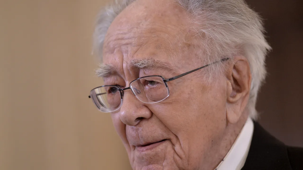 Filosoful Mihai Şora este în continuare internat în secţia de Terapie Intensivă a Spitalului Elias