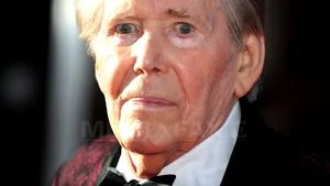 Peter O'Toole şi-a lăsat amprentele în cimentul de la Hollywood
