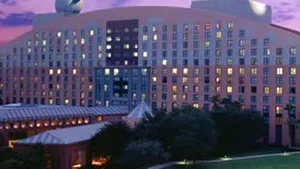 Muncitori străini, printre care şi români, dau în judecată două hoteluri americane de lux
