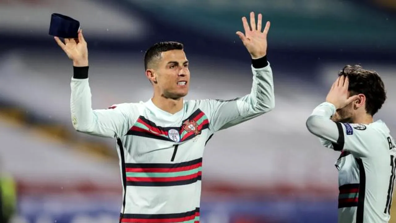Inedit: Banderola de căpitan aruncată pe jos de Ronaldo a fost vândută cu 64.000 de euro. Unde vor ajunge banii