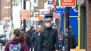 Călătoriile în străinătate, interzise. Marea Britanie îi ameninţă cu amenzi de 5.000 de lire pe cei care pleacă în vacanţe în afara ţării