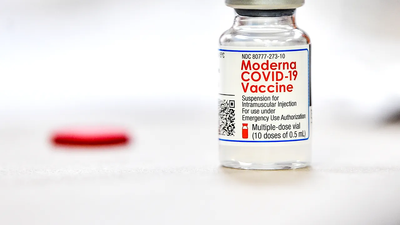 Vaccinul anti COVID-19 de la Moderna, avizat de Agenţia Europeană a Medicamentului