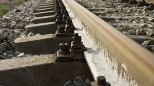 Un cuplu de români şi fiica lor au murit loviţi de un tren la Marsilia