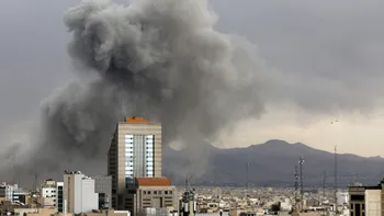 EXTERNE Emiratele Arabe Unite închid spațiul aerian după atacuri iraniene, în timp ce Israel lovește Teheranul