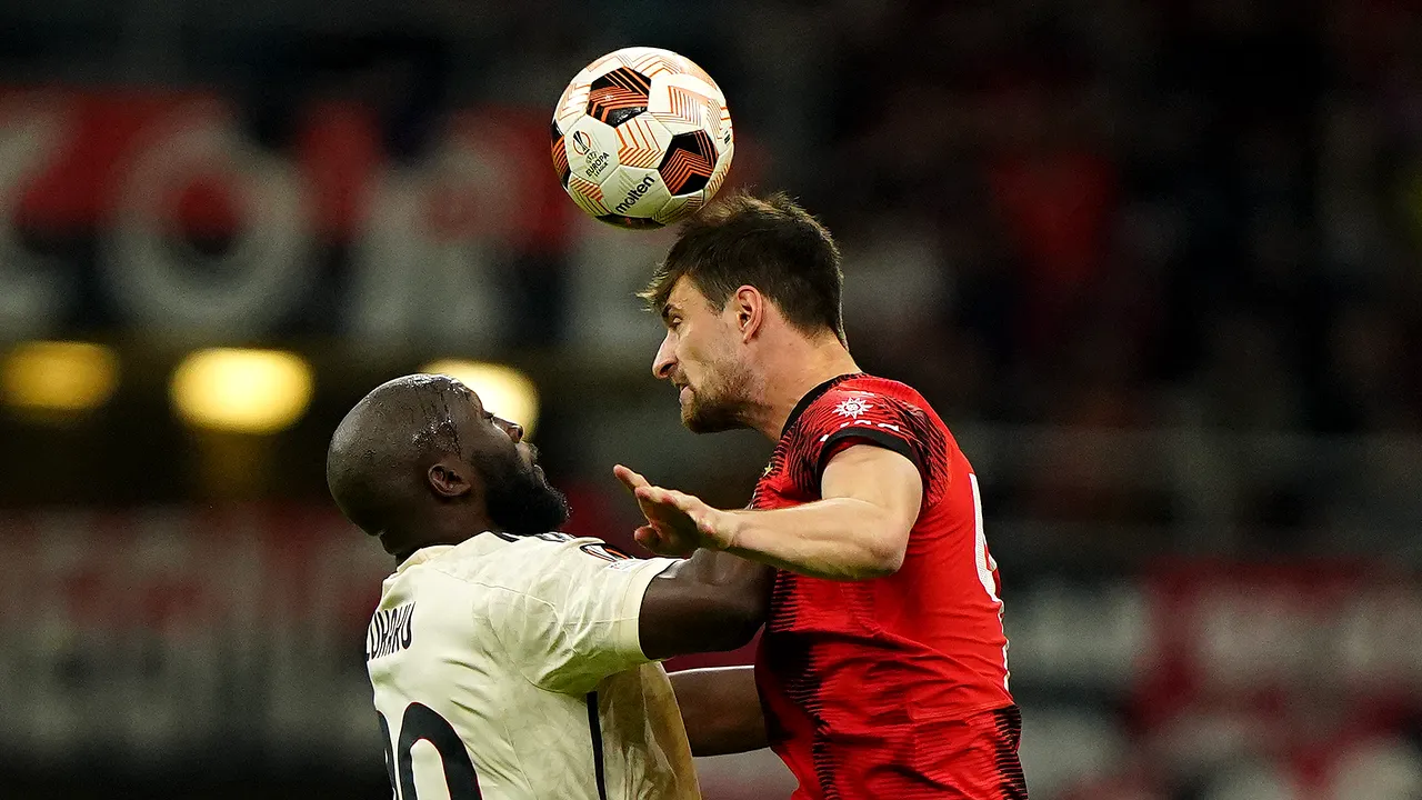 Un gol în ultimele minute salvează un egal pentru Milan în meciul cu Sassuolo