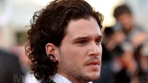 Kit Harington (Jon Snow) şi-a dat barba jos pentru rolul din piesa de teatru 
