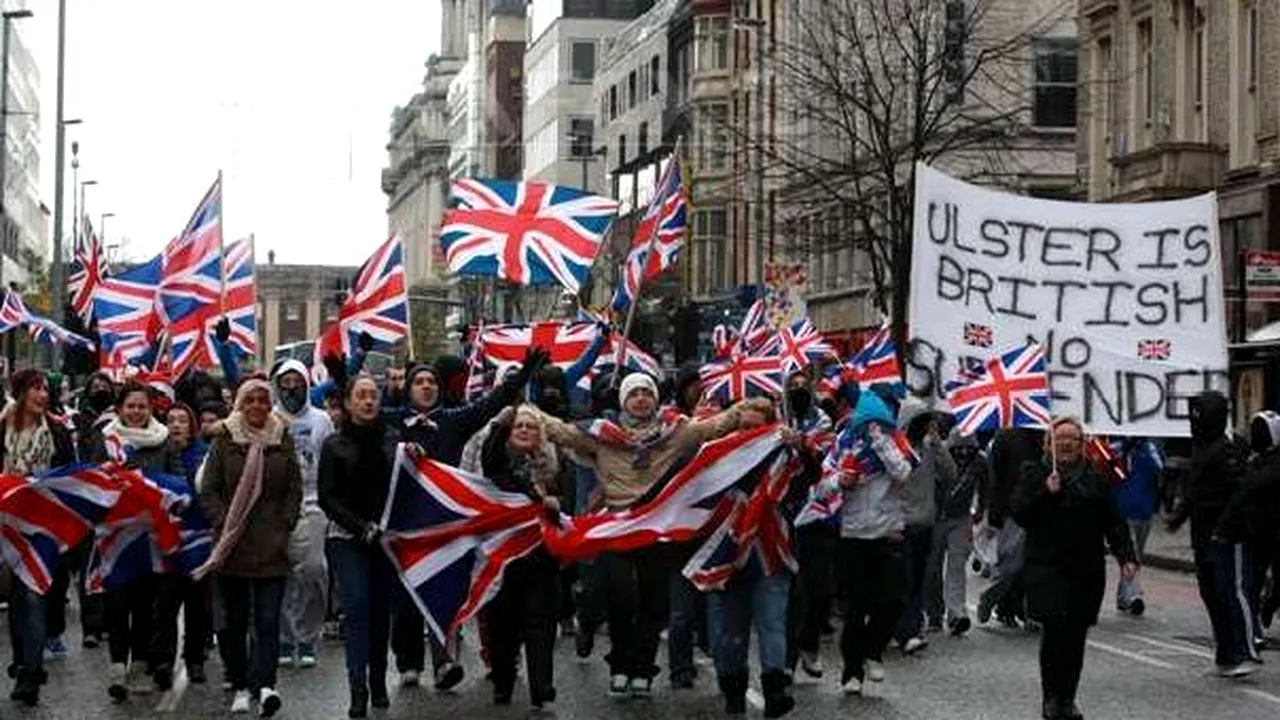 Noi violenţe la Belfast: Poliţia foloseşte gloanţe de cauciuc şi tunuri de apă împotriva manifestanţilor