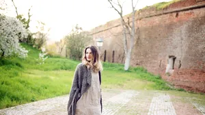 GALERIE FOTO Alba: Afacere 100% românească, cu haine lucrate artizanal din lână şi in, cu note contemporane