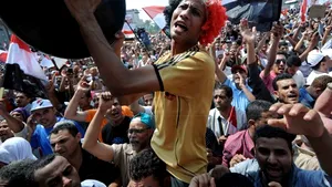 Câteva mii de persoane încearcă să declanşeze o mişcare pentru reforme în Piaţa Tahrir din Cairo