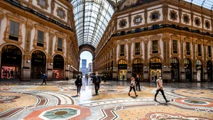 Video. A doua etapă a planului de redresare a Italiei face dificilă redeschiderea centrului comercial din Milano