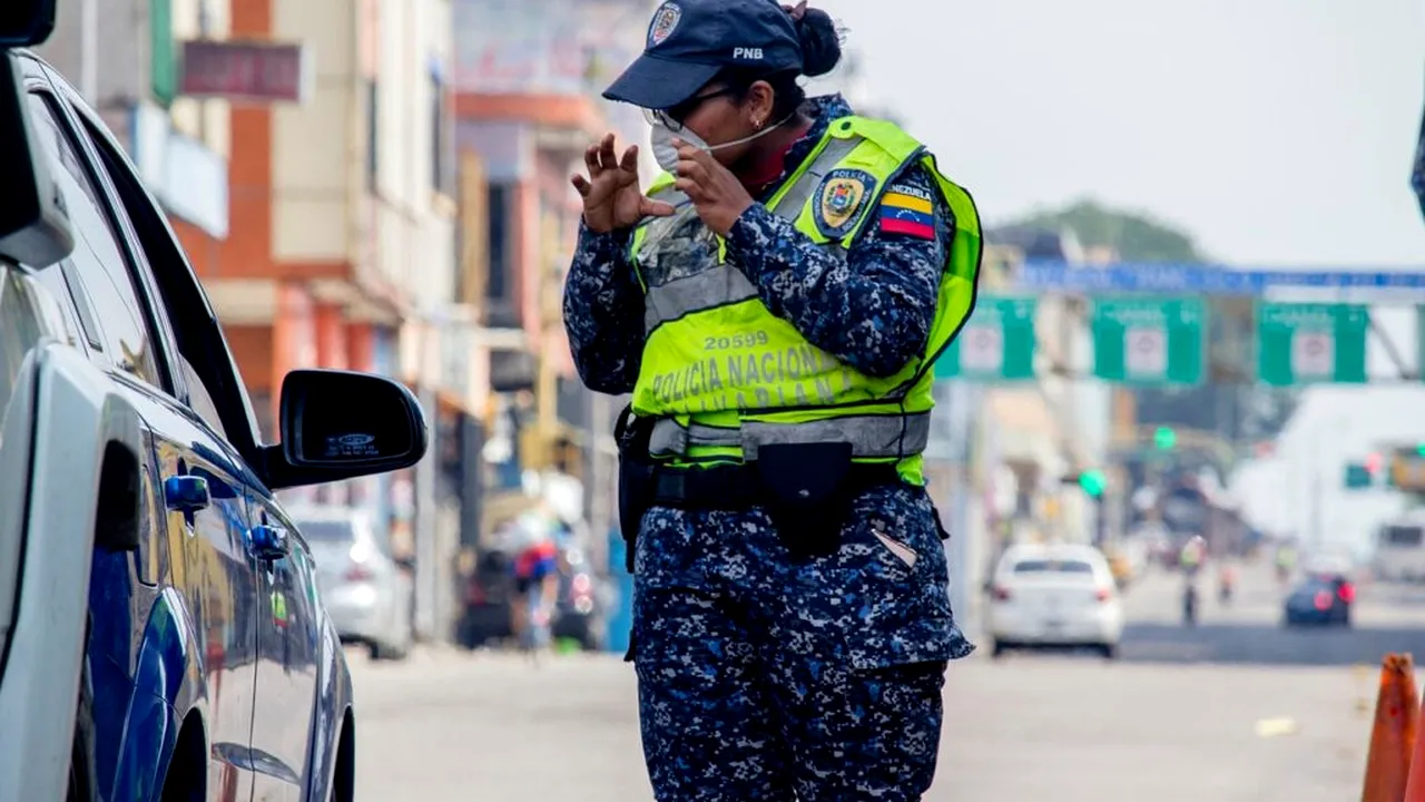 137 de venezueleni deportați de americani în El Salvador cer despăgubiri de la SUA