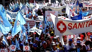 Traficul rutier, închis complet în Piaţa Victoriei şi bulevardele Aviatorilor şi Lascăr Catargiu