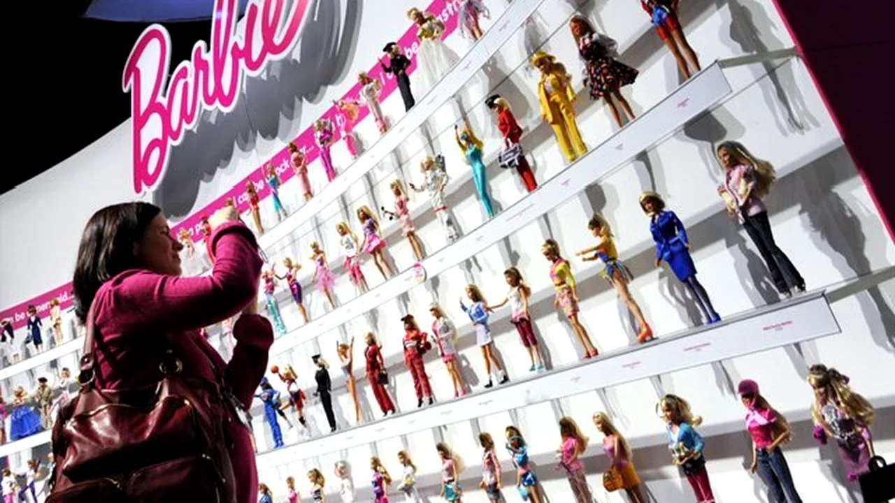 Iranul închide zeci de magazine care vând păpuşi Barbie, 