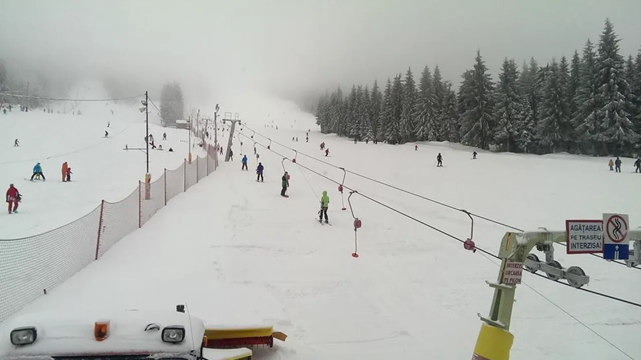 FOTO. Sezonul de schi s-a deschis la Arieşeni şi Şureanu, iar pârtiile sunt în stare bună