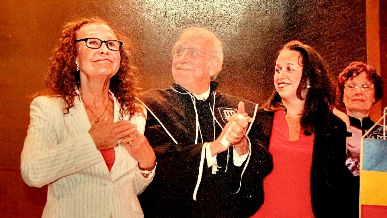 PREZENTUL FĂRĂ PERDEA Marius Oprea / Bolnav de Covid la 80 de ani, dirijorul Lawrence Foster, fost director al ”Festivalului Enescu”, îi roagă  pe toţi românii de bună credinţă să se vaccineze
