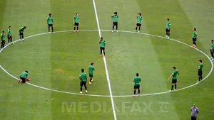 Jucătorii naţionalei Braziliei, udaţi în timpul antrenamentului