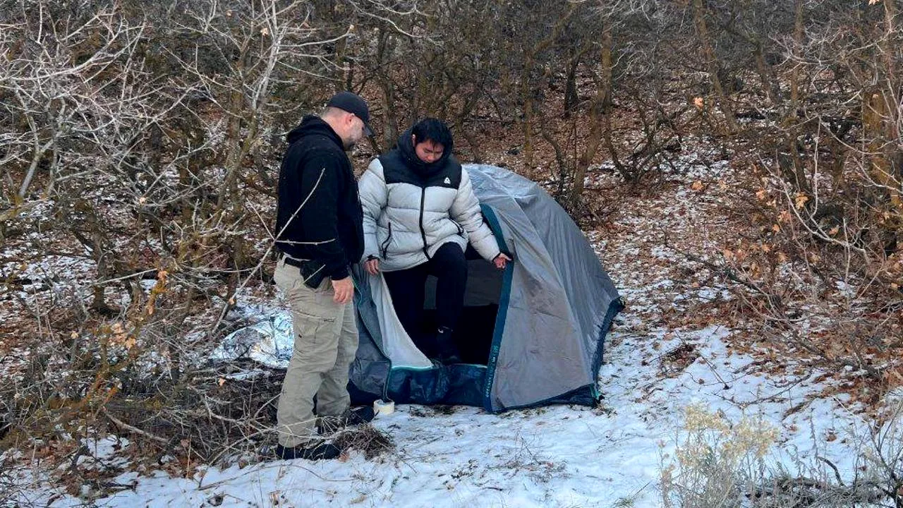 Răpire cibernetică: un tânăr a fost dus să îngheţe în pădure, în timp ce părinţii erau şantajaţi


