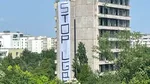 Asociațiile pro LGBT reacționează după apariția bannerului gigantic cu mesaj homofob pe un bloc din București