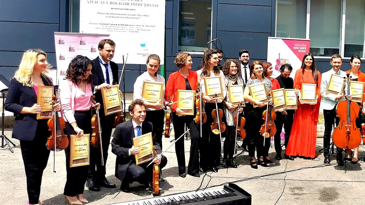 FOTO Momente inedite. Concert dedicat medicilor implicaţi în lupta împotriva COVID-19 de la Spitalul Matei Balş din Capitală 