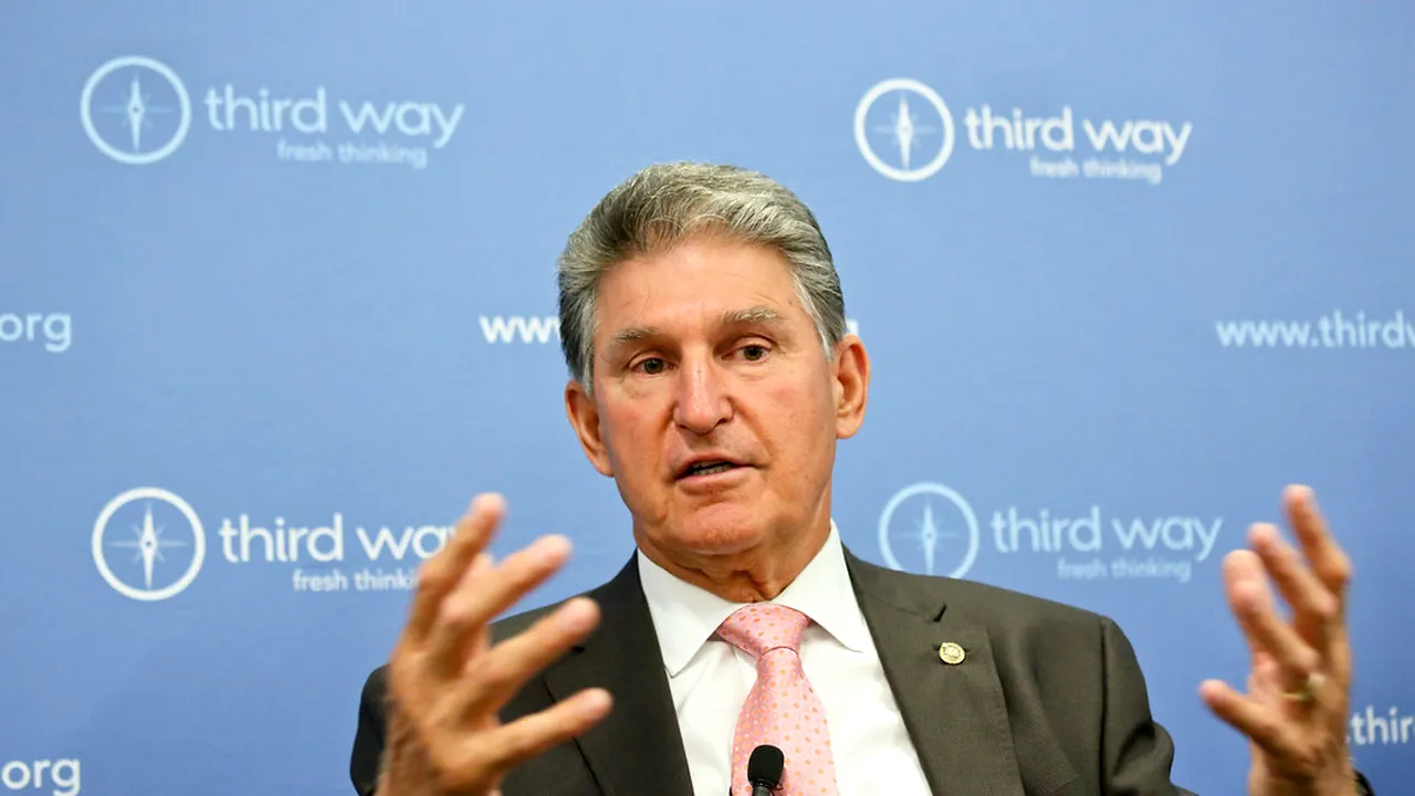 Un proiect central al lui Joe Biden rămâne blocat din cauza opoziţiei unui senator democrat. Joe Manchin: 