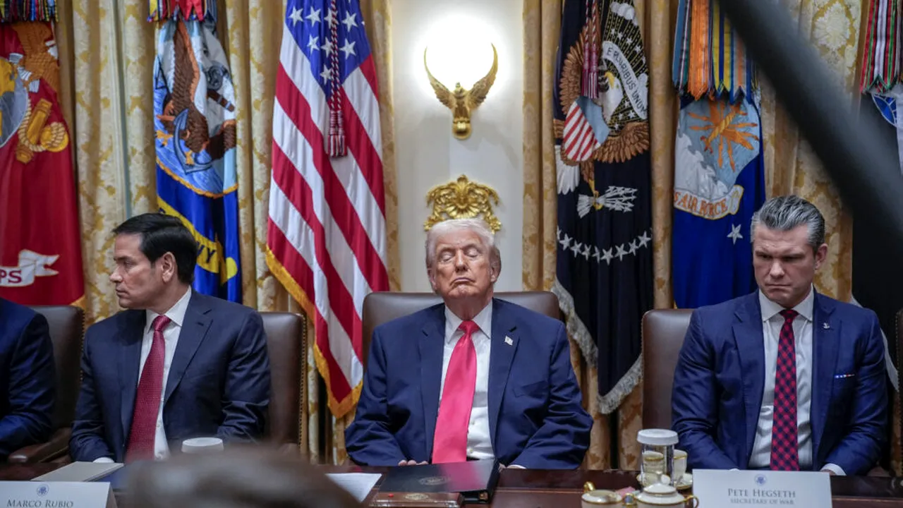 Trump, activ noaptea pe Truth Social, dar somnoros la evenimente publice