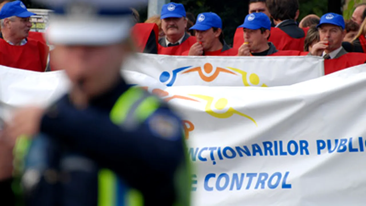 Funcţionarii publici afiliaţi la Federaţia Columna intră în grevă generală