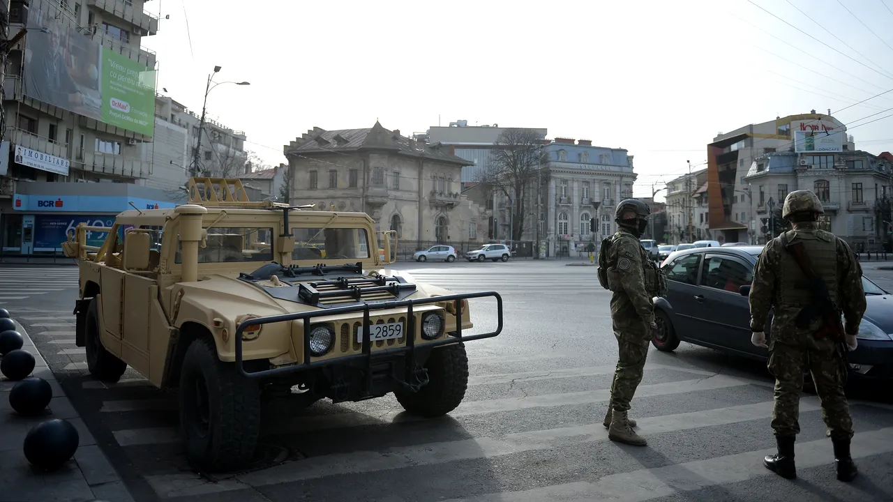 Scrisoarea unui militar către parlamentarul USR care a propus tăierea pensiilor speciale: Vi se pare dificilă viaţa în situaţie de urgenţă? Bine aţi venit în armată! / “Egali eram în comunismul acela după care tânjiţi”
