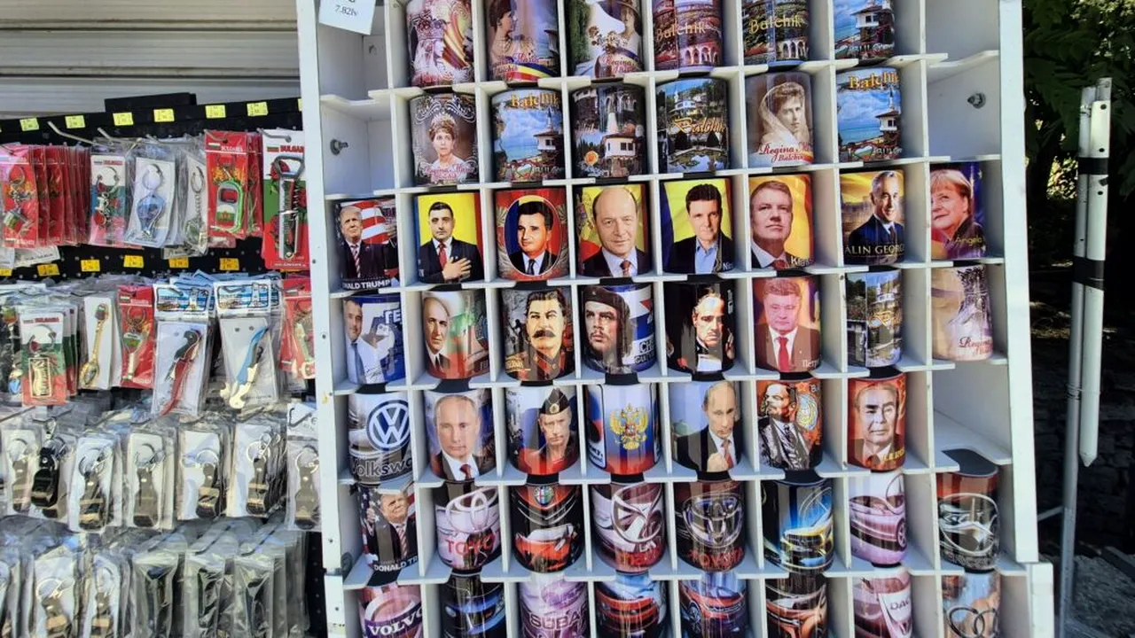 Ce au descoperit turiștii români la Balcic: Simion, Georgescu și Nicușor Dan, vânduți lângă Putin, Stalin, Che Guevara și Ceaușescu