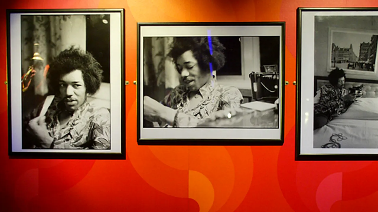 Apartamentul lui Jimi Hendrix din Londra, transformat într-o expoziţie permanentă - VIDEO