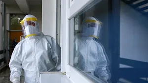 Medicii nevaccinaţi sunt buni de plată. Testările periodice COVID-19 nu vor fi finanţate de Guvern