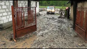 Cod roşu de inundaţii în bazinul râului Milcov din judeţul Vrancea. Cod portocaliu de inundaţii pentru râuri din alte opt judeţe