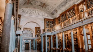 Cea mai veche bibliotecă din Ungaria, în pericol din cauza unei invazii a gândacilor