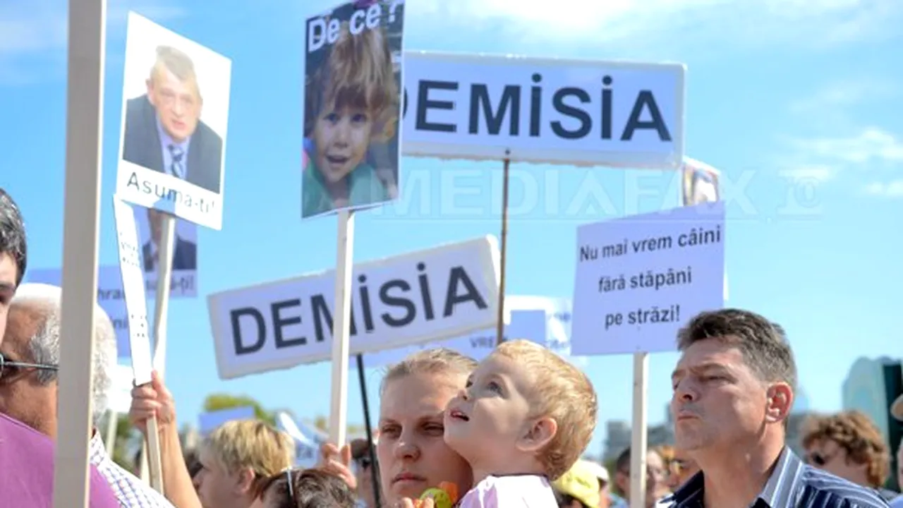 PROTEST ANTI-MAIDANEZI - Peste 300 de bucureşteni au manifestat în Parcul Izvor: 