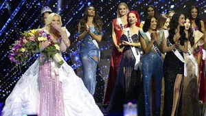 Doi jurați Miss Univers au renunțat la concursul de frumusețe, unul dintre ei susținând că este trucat