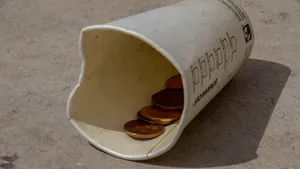 Cârciumarii din Braşov protestează împotriva cerşetoriei: Un copil face 1200 - 1500 lei pe zi 