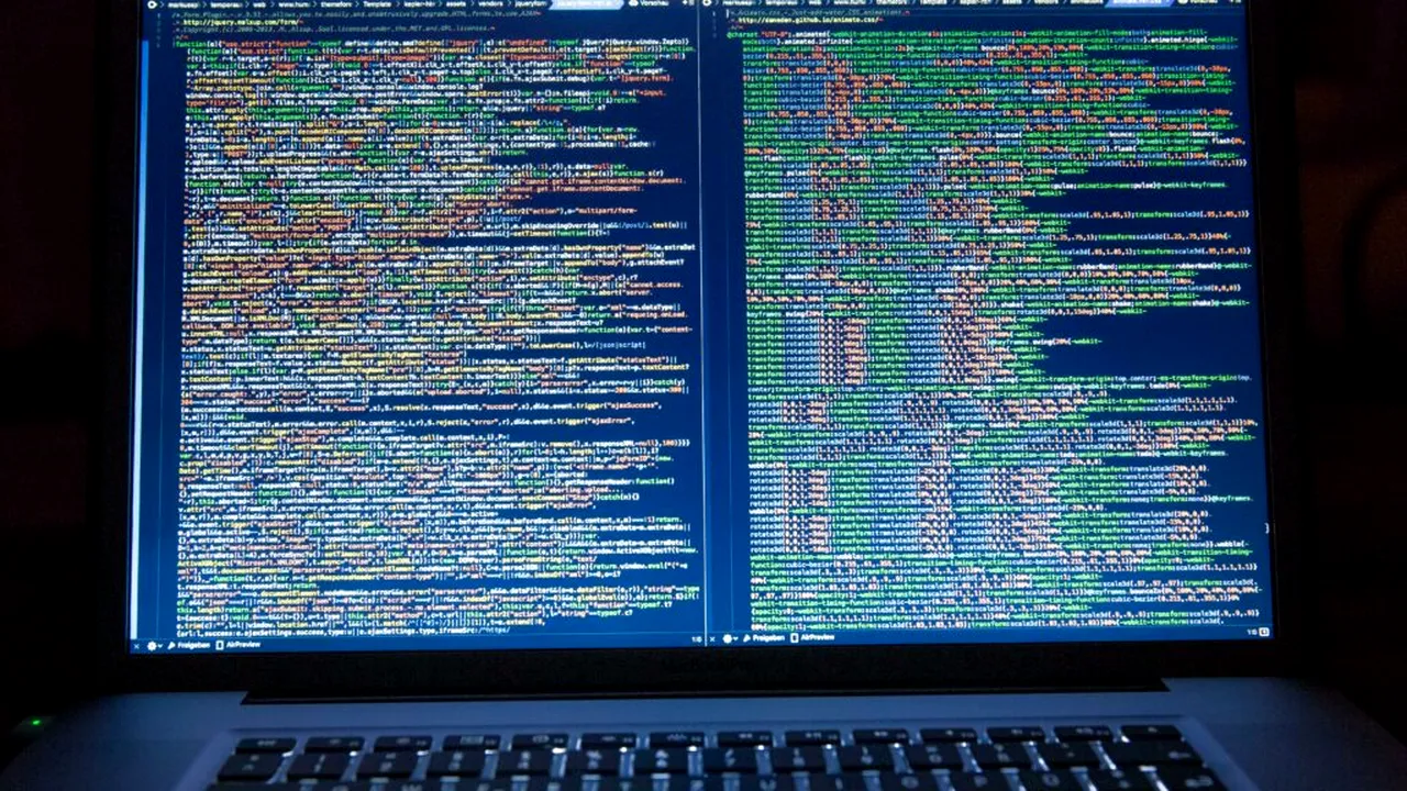 Atac cibernetic asupra platformelor MAE. eviza.mae.ro și econsulat.ro au avut probleme de funcționare