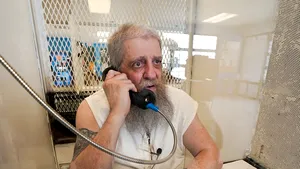 Americanul Hank Skinner, deţinut pe „culoarul morţii” de circa 30 de ani, a murit după o operaţie pe creier. Pe 13 septembrie era programat pentru execuţie
