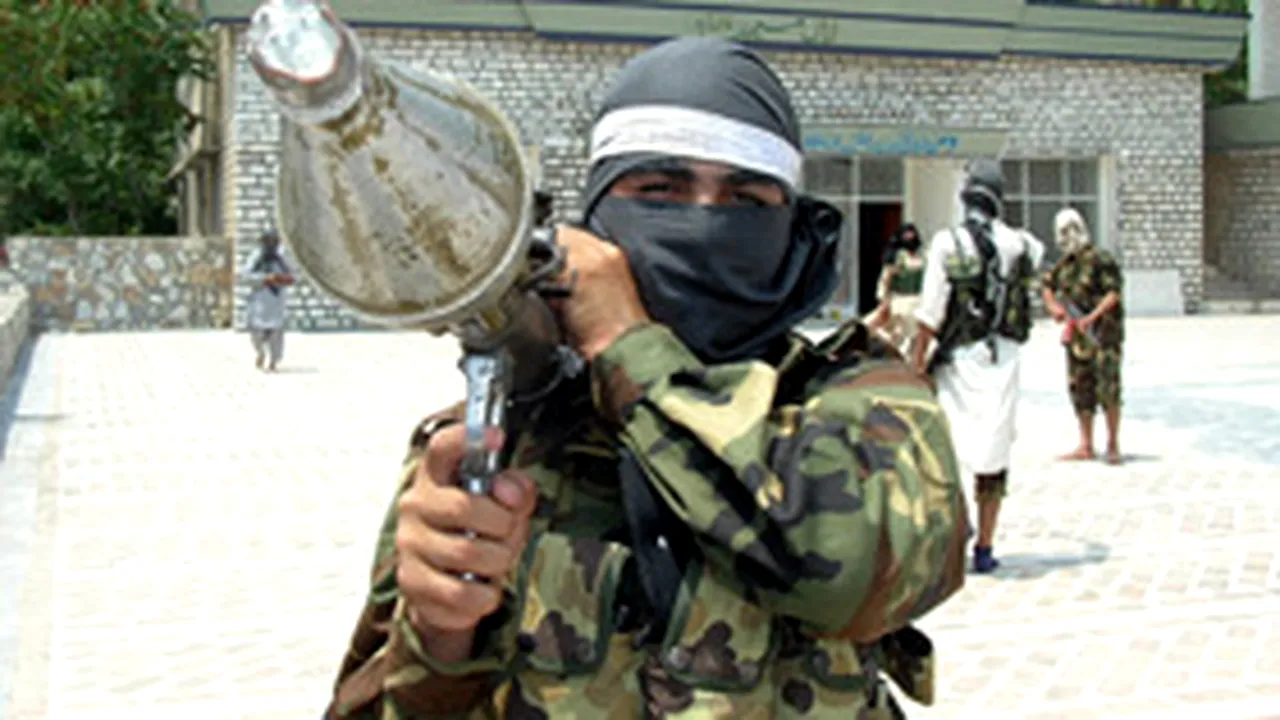Negocierile dintre Pakistan şi talibani intensifică atacurile în Afganistan