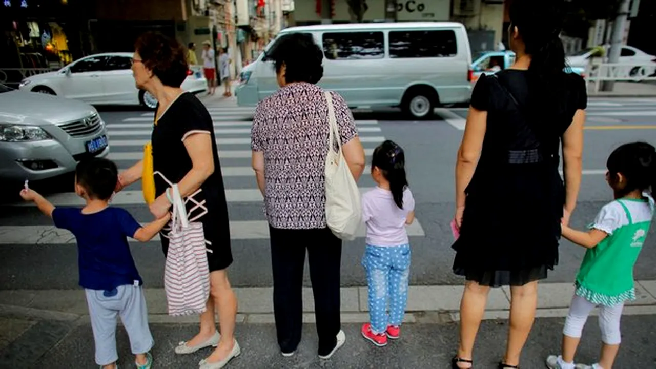 China încurajează natalitatea cu lapte gratuit şi subvenţii pentru îngrijirea copiilor