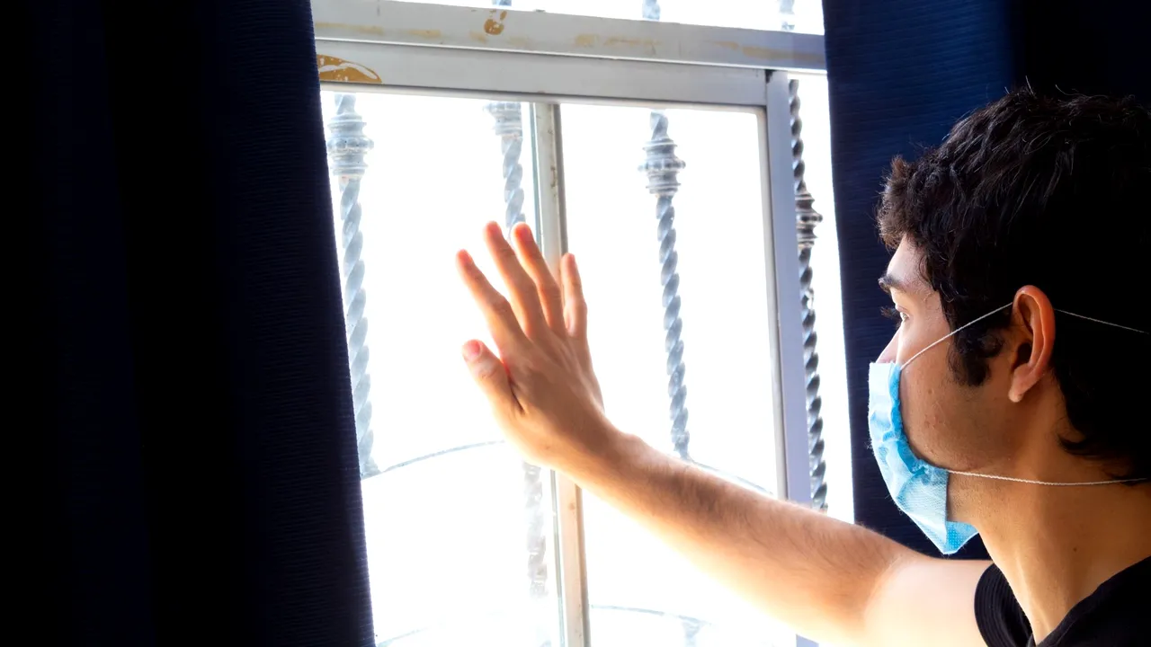 Doi din trei români consideră că au nevoie să-şi îmbunătăţească relaţiile sociale în contextul pandemiei