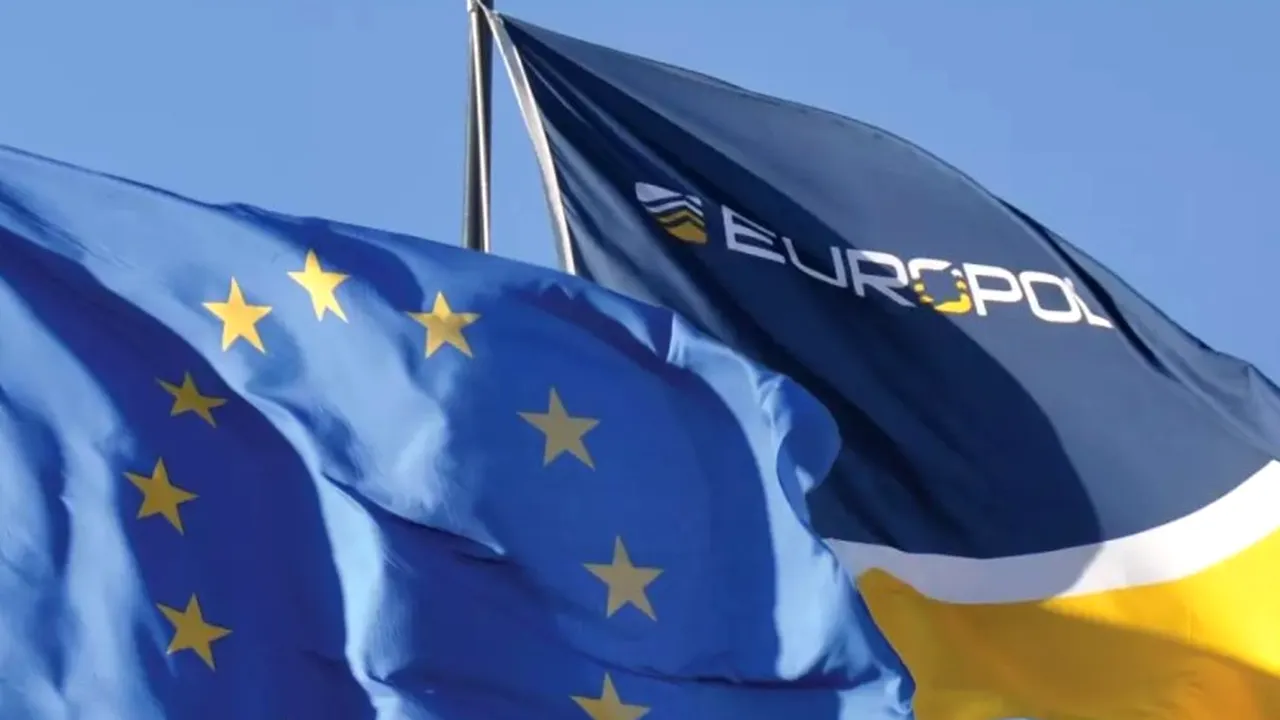 Poliţiştii români care au salvat 1.600 de migranţi din Mediterană, felicitaţi de directorul Frontex