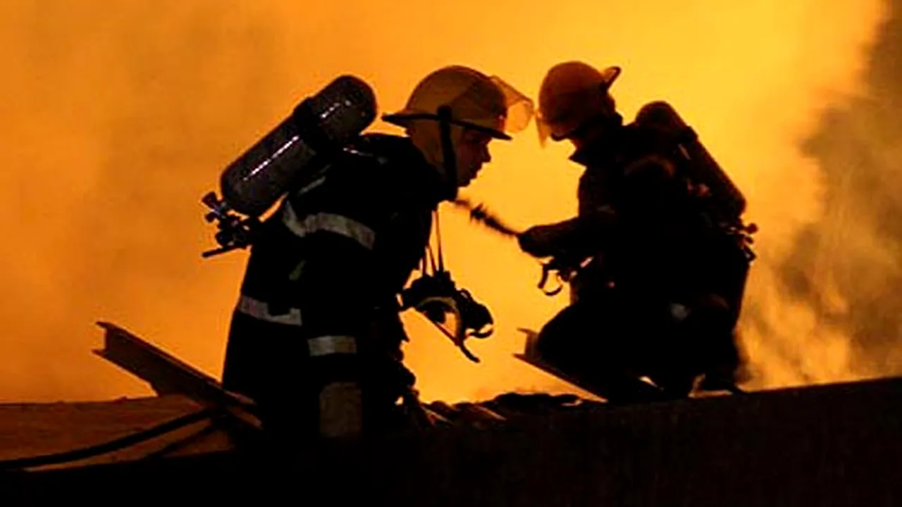 O tânără a murit într-un incendiu, în Capitală