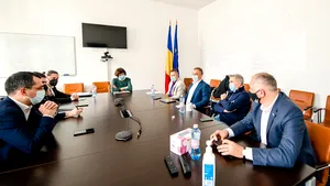 Calendar de redeschidere a economiei. Voiculescu şi Năsui au purtat discuţii cu reprezentanţii industriei hoteliere