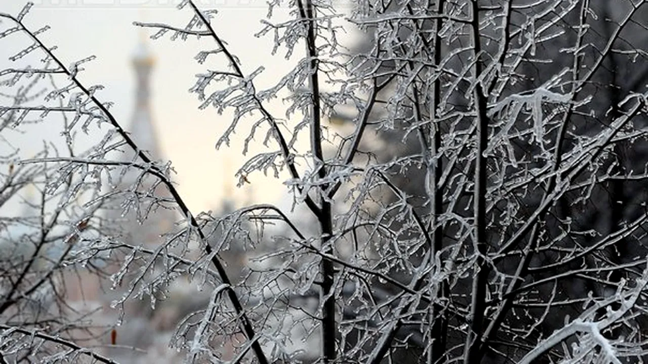 FREEZING RAIN vine şi la Bucureşti: Fenomenul meteo a apărut deja în unele zone ale ţării - GALERIE FOTO