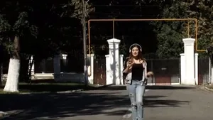 SURPRIZĂ pentru o elevă de liceu: Hit-ul 